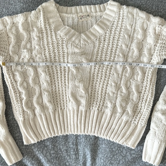 Poof Apparel Women’s Ivory Sweater Size Small - Picture 2 of 6